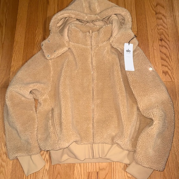 Like New ALO Foxy Sherpa Jacket Large - Picture 3 of 8